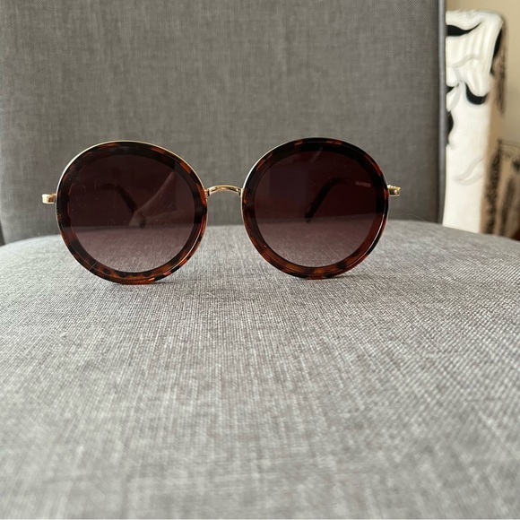 Brown Round Sunglasses - Picture 3 of 3